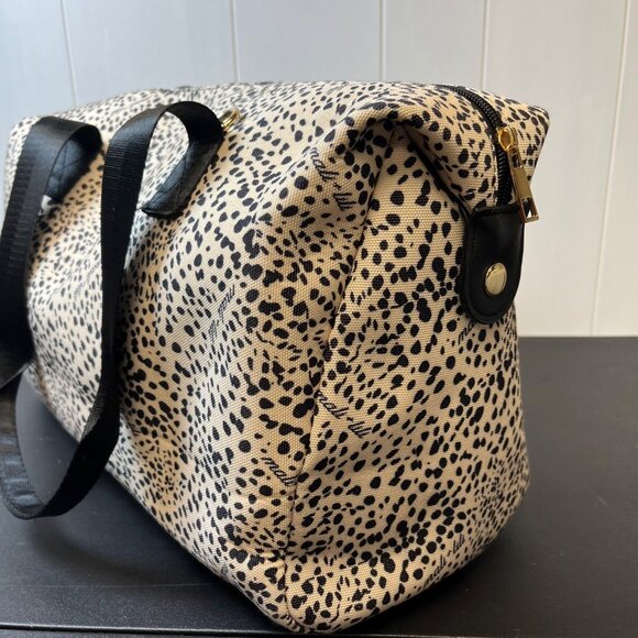 Mali Lilly Leopard Print Canvas Duffle Medium Carry-On Tote Glam Mob Wife - Picture 3 of 9